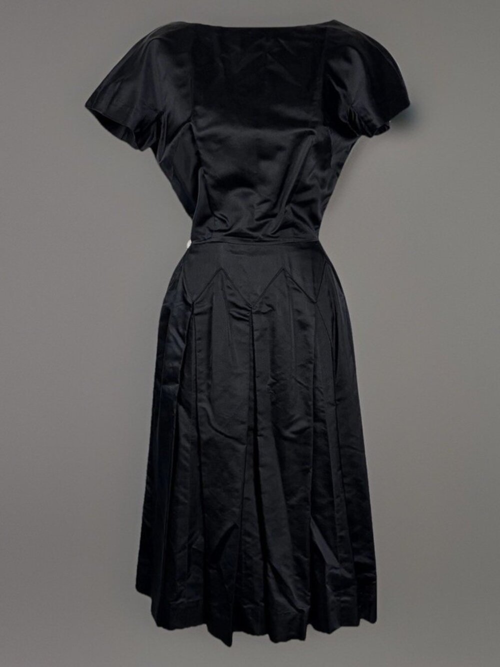 VTG 50s Dynasty Cocktail Dress Black Silk Taffeta Darts Pleated Low Back Size XS